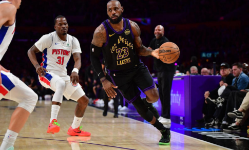 pistons-rout-lakers-as-redick-cites-officiating-challenges