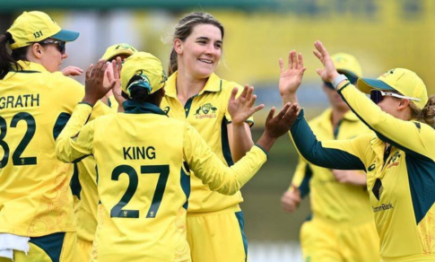 annabel-sutherland-strikes-early-as-australia-faces-england