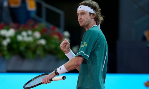 andrey-rublev-stuns-defending-champion-carlos-alcaraz-at-madrid-open-quarterfinals