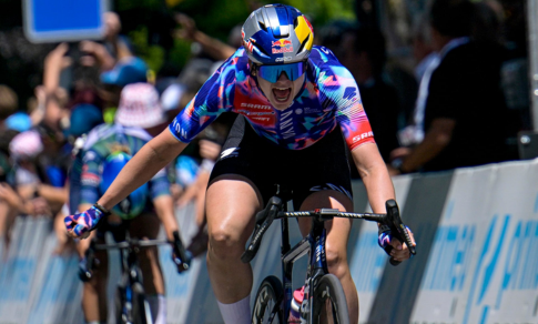 zoe-backstedt-powers-to-sprint-victory-on-stage-three-of-tour-de-suisse-femmes