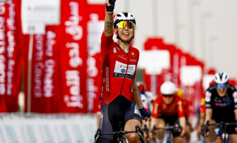 wiebes-powers-to-third-consecutive-victory-on-day-3-of-uae-tour-women