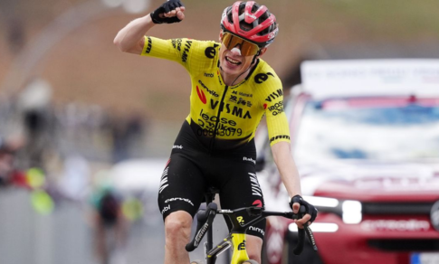 jonas-vingegaard-wins-stage-7-at-giro-d-italia