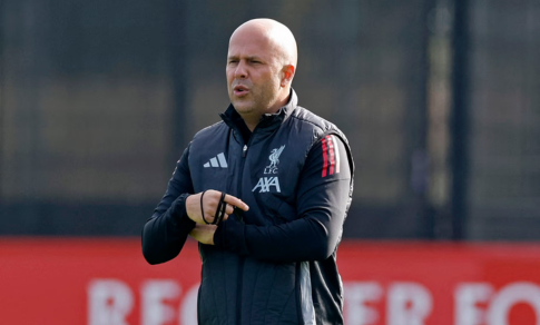arne-slot-calls-for-defensive-fix-as-liverpool-face-manchester-united