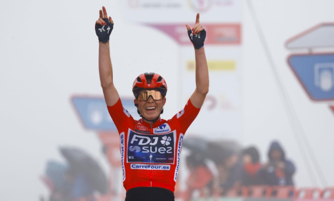 vollering-defends-vuelta-femenina-title-with-dominant-final-stage-win
