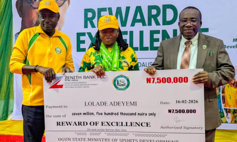 ogun-govt-rewards-nsf-heroes-with-n450m