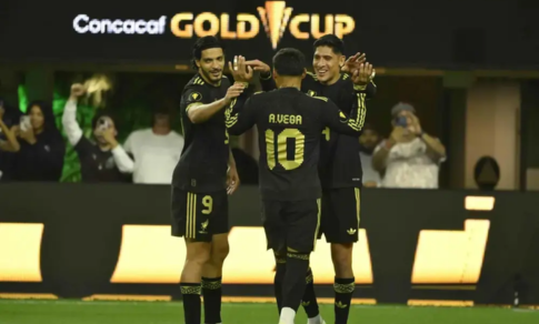 mexico-begin-gold-cup-defence-with-victory-amid-us-immigration-tensions