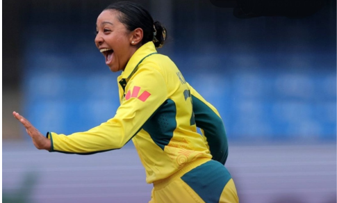 alana-king-s-record-7-18-powers-australia-past-south-africa